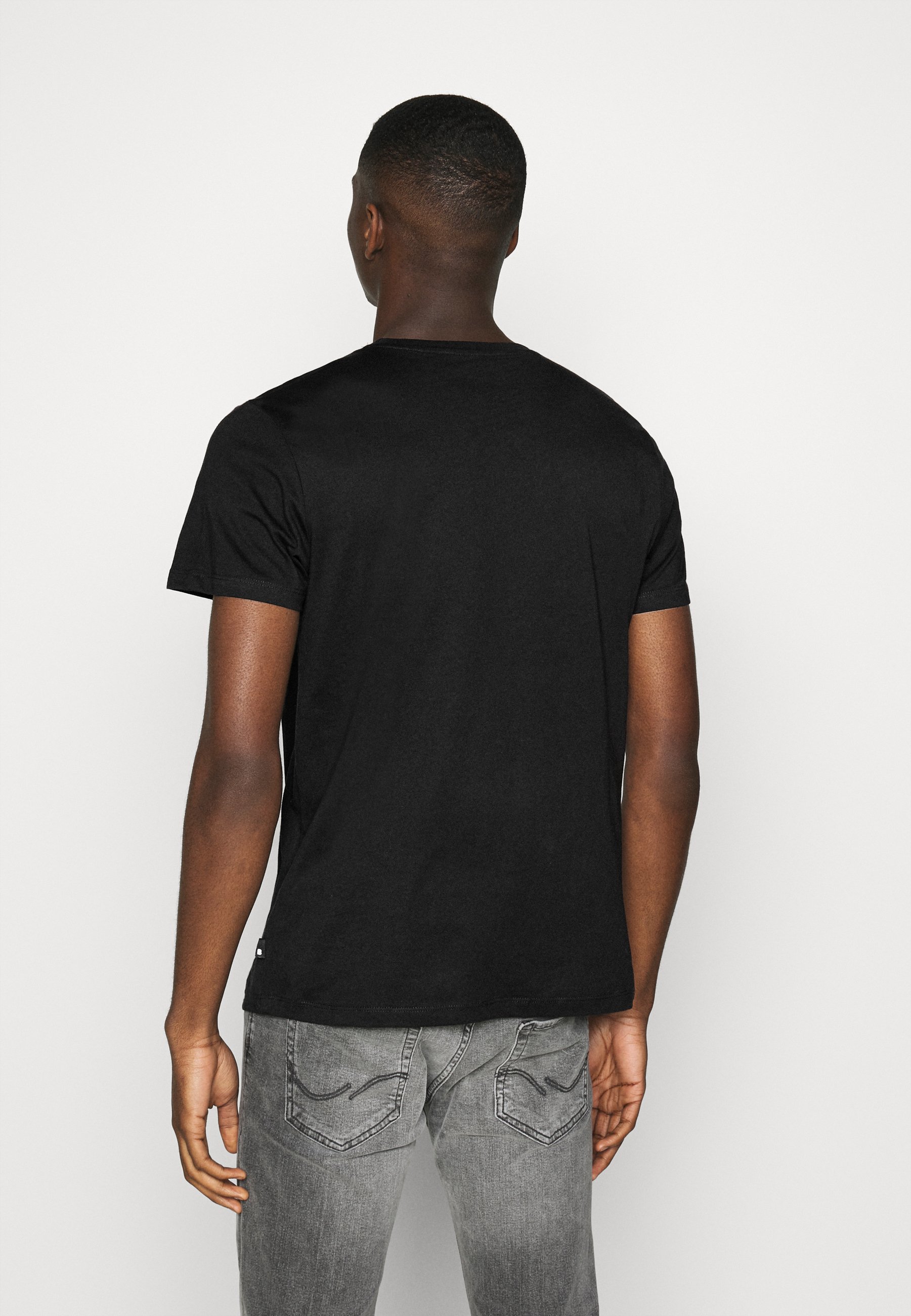 short sleeve black tee