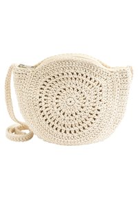 S rund, krämfärgad virkade axelväska med cirkulärt mönster och en ögla av rem.