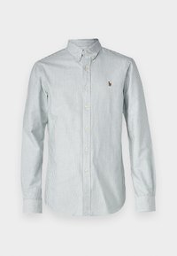 Camicia a maniche lunghe con un motivo a righe blu chiaro e bianche, colletto button-down e un piccolo logo ricamato sul petto.