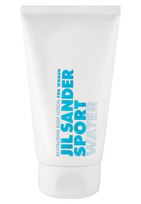Vit tub av kroppslotion med blå text. Etiketten anger "Jil Sander Sport Water" och "Revitalizing Body Lotion for Women."
