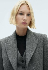 Mango Kratka jakna - grey