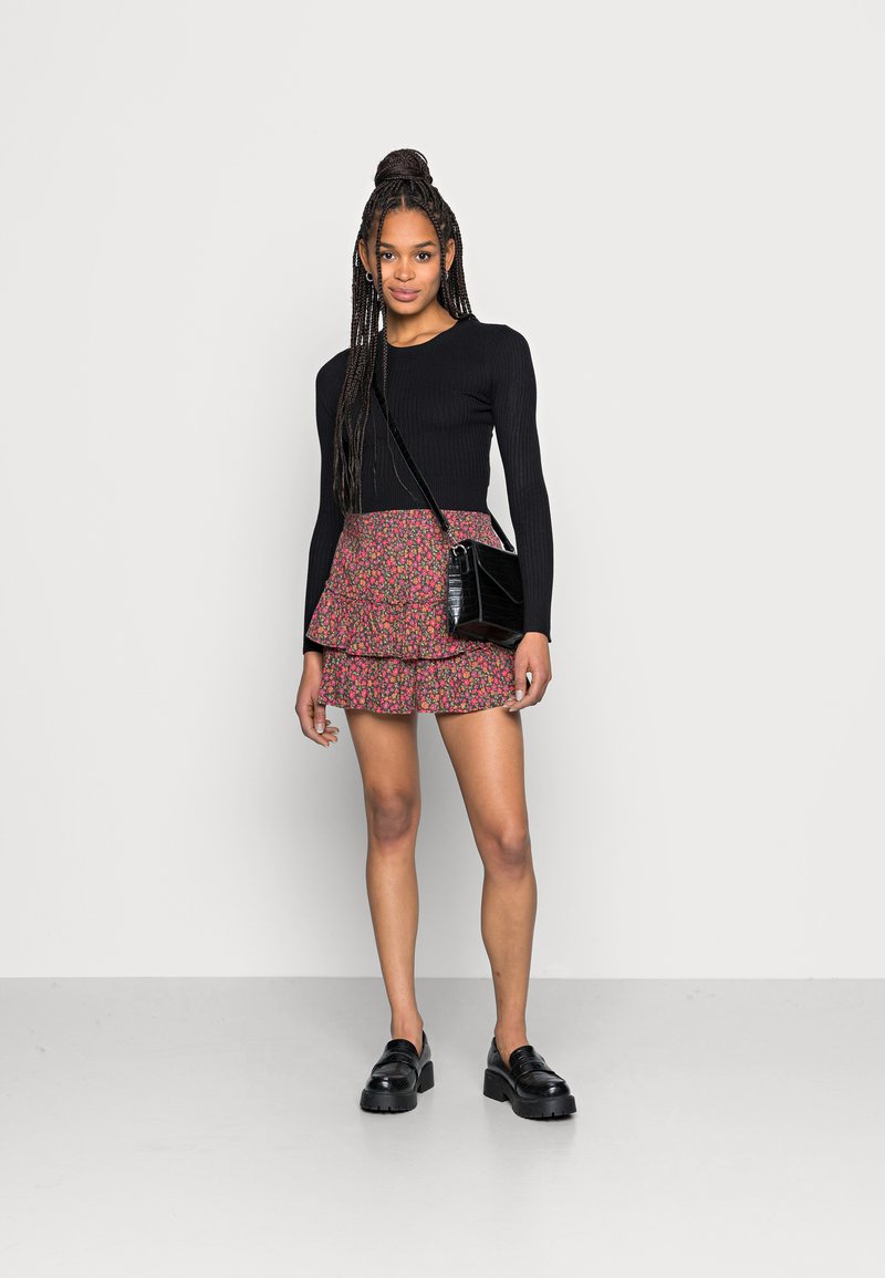Damen Jeansröcke | American Eagle TIER RUFFLE SKIRT Minirock red/rot - RV60893 Damen Jeansröcke | American Eagle TIER RUFFLE SKIRT Minirock red/rot - RV60893
