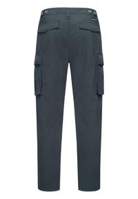 Donkergrijze cargobroek met een relaxed fit, meerdere zijzakken en een knoopsluiting, gemaakt van duurzaam katoenmixmateriaal.
