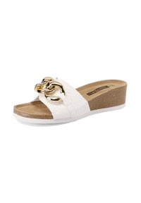 Sandalo a scivolo intrecciato bianco con un accentuamento in catena dorata, dotato di una soletta in sughero sagomata e una suola in gomma bianca.