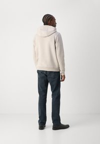 Tommy Hilfiger HOODY - Jersey con capucha - heathered pebble
