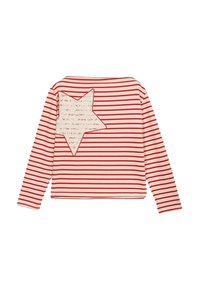 Camisa de manga larga blanca con finas rayas horizontales rojas y una gran estrella de encaje blanca cosida en la parte superior izquierda.