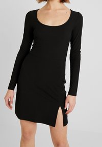 Fashion Union Pouzdrové šaty - black