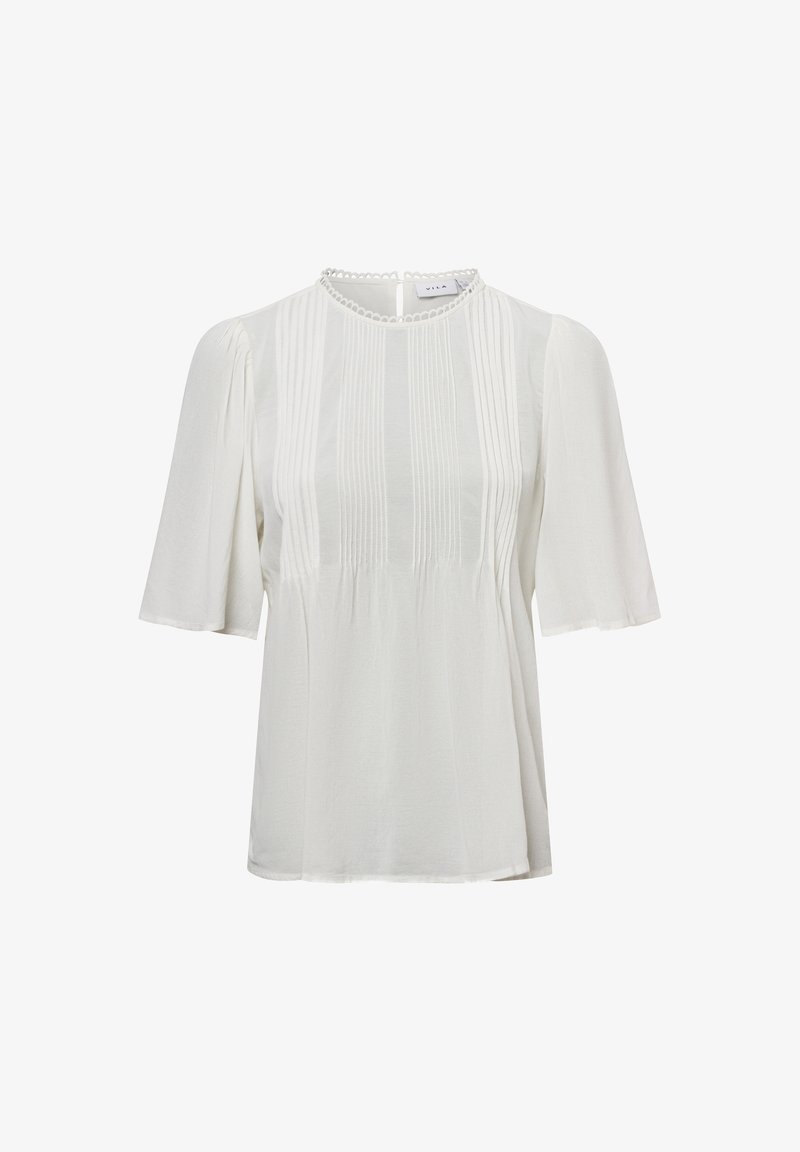 Weißes kurzärmliges Bluse mit plissiertem Design, Rundhalsausschnitt und Knopfverschluss auf der Rückseite. Weicher Stoff mit leicht strukturiertem Aussehen.