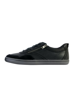 Sneakers in pelle nera con texture miste, dotati di chiusura con zip, parte anteriore con lacci e suola piatta in gomma grigia.