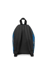 Zaino nero con motivo palmizio blu sui lati, spallacci imbottiti e una maniglia superiore per il trasporto. Texture liscia e forma tondeggiante.