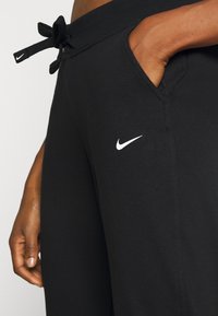 Nike Performance W NK DRY GET FIT FLC PT TP 7/ - Joggebukse - black