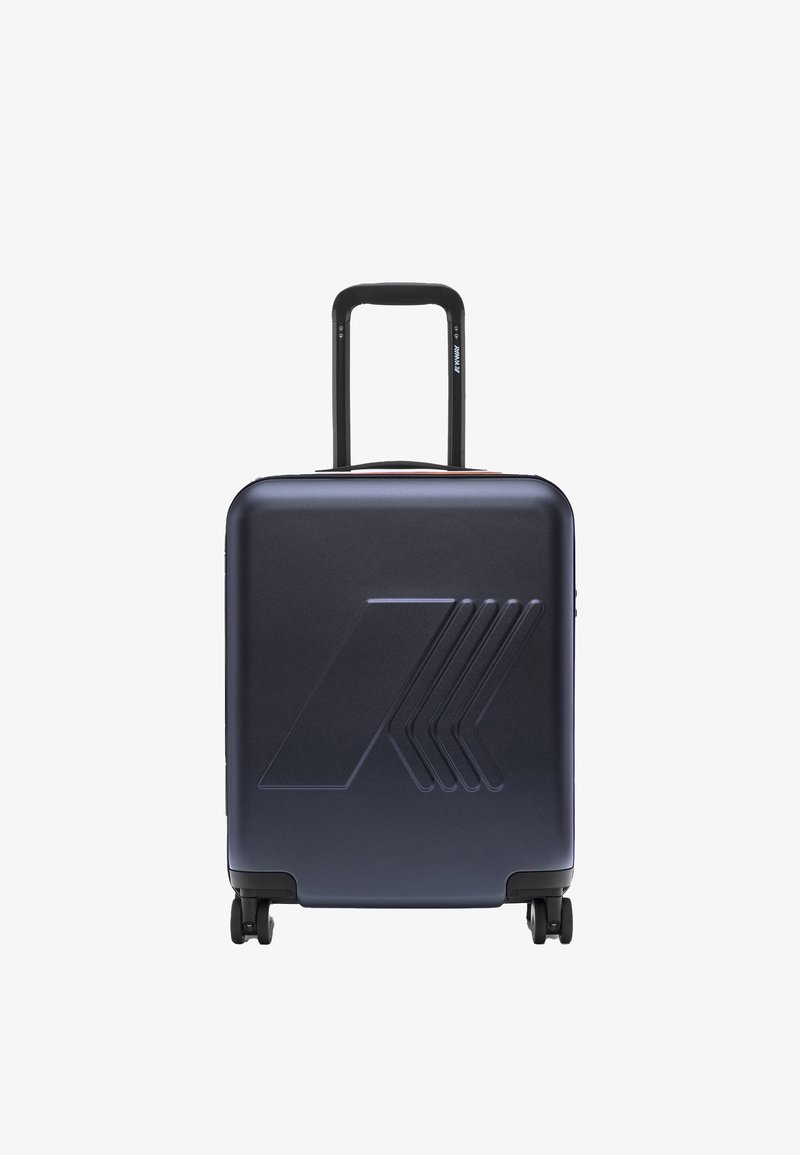 Valise rigide de couleur bleu marine avec un design géométrique sur le devant, poignée extensible noire, et quatre roues pour la mobilité.