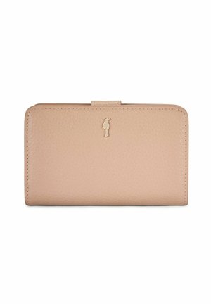 Beżowy portfel z teksturowanej skóry z małym złotym emblematem ptaka na środku przedniej strony oraz zapięciem na pasek u góry.