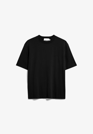 Camiseta de manga corta negra hecha de algodón. Presenta un cuello redondo y un corte relajado con una textura suave y mate. Sin patrones o logotipos visibles.