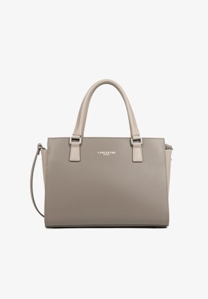 Sac à main en cuir gris avec deux poignées supérieures, une bandoulière détachable, quincaillerie en argent et logo "Lancaster Paris" embossé.