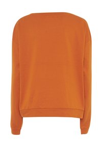 Felpa arancione con maniche lunghe, collo ampio e vestibilità comoda. Texture liscia senza motivi o dettagli visibili.