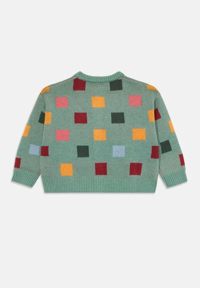 Grüner gestrickter Pullover mit einem gemusterten Design aus bunten Quadraten in Rot, Pink, Gelb, Blau und Dunkelgrün. Gerippter Kragen und Bündchen.