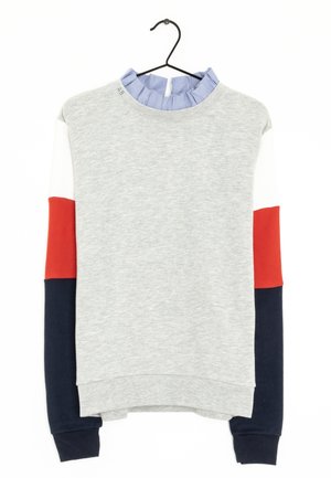 Grijze sweatshirt met een gerimpelde kraag in blauw en wit gestreept, met rode, witte en marineblauwe mouwen. Gemaakt van zachte stof met een relaxte pasvorm.
