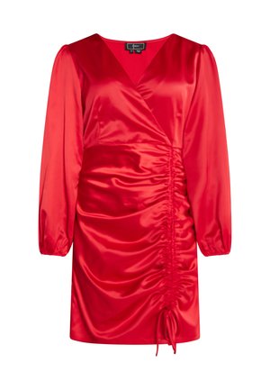 Červené saténové šaty s dlhými puff rukávmi, s bočnými zhromaždenými detailmi a s výstrihom do V. Hladká textúra s priliehavým siluetou.