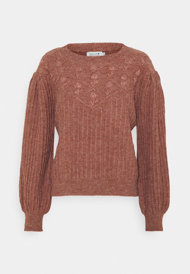 Pull tricoté de couleur rouille avec motif floral sur la poitrine, manches longues ballon côtelées, encolure ronde et poignets ajustés.