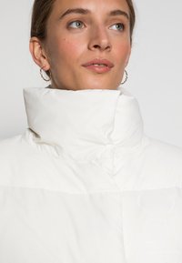 Calvin Klein Daunenjacke - ecru