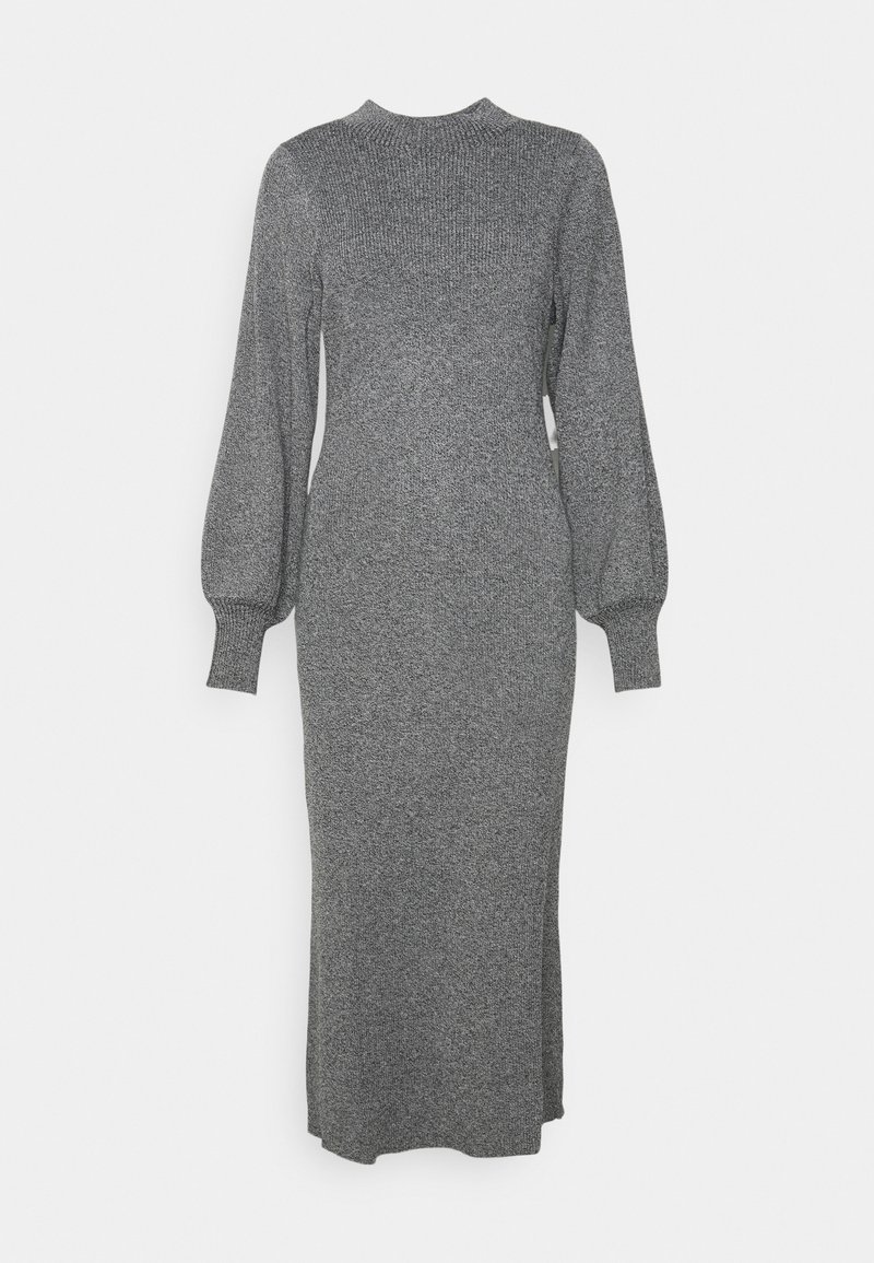 Lång, stickad grå klänning med en figursydd överdel och ballongsärmar. Ribbade texturer, rundad halsringning och längd till mitt på vaden. Inga synliga mönster.