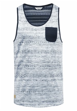 Bezramenný top světle modré barvy s navy pruhy. Má kapsu na levé straně hrudi a kulatý výstřih. Měkká textilní struktura.