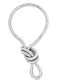 Silberne segmentierte Metallkette mit einem komplizierten Knotendesign in der Mitte und einer Schlaufe am unteren Ende.