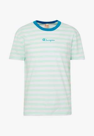 Korte mouwen witte t-shirt met lichtgroene horizontale strepen, blauwe ronde hals en blauw "Champion" logo geborduurd op de borst.