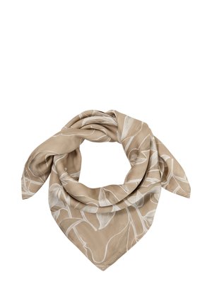 Beigefarbener quadratischer Schal mit abstrakten weißen Blattmustern, gefaltet und locker geknotet auf weißem Hintergrund.