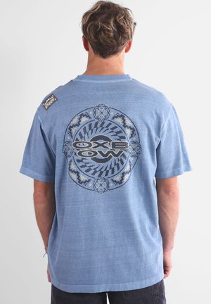 T-shirt con stampa - faded blue