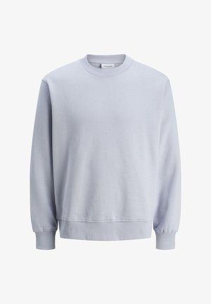 Jasnoniebieski sweter z okrągłym dekoltem, wykonany z miękkiego materiału, z ściągaczami przy mankietach i u dołu. Prosty wzór, bez widocznych printów czy akcentów.