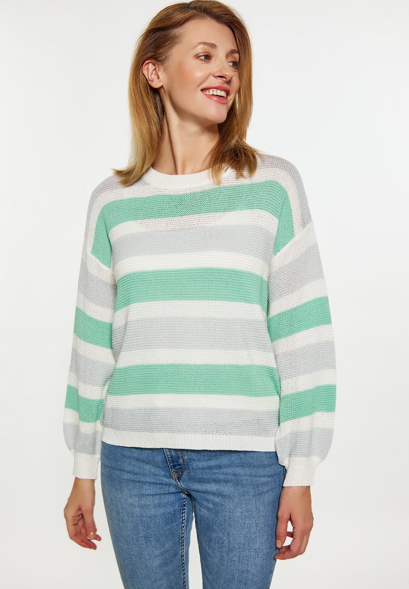 Maglione a righe in maglia leggera, con tonalità di verde menta, grigio e bianco. Vestibilità rilassata con spalle scese e polsini a coste.