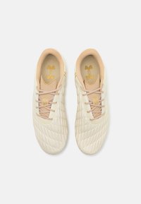 Under Armour CLONE MAGNETICO PRO3.0 FG - Fotballsko til fast underlag - ivory dune/brownstone/metallic gold