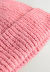 Unselected, raspberry pink