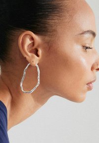 Pilgrim LIGHT LARGE HOOPS - Kõrvarõngad - silver plated