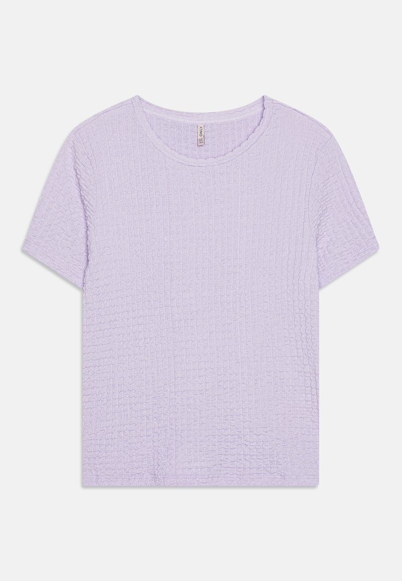 Lavanda majica s kratkimi rokavi, strukturirana s količinskimi vzorci, okroglim ovratnikom in sproščenim krojem. Lahka, sproščena zasnova.