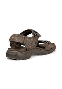Καφέ σανδάλια ECCO με μαλακό πάτο. Διαθέτουν ρυθμιζόμενους ιμάντες και υφή αντιολισθητικής λαστιχένιας σόλας. Ελαφριά με εμφανές λογότυπο.