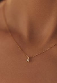 Isabel Bernard Ketting - gold coloured
