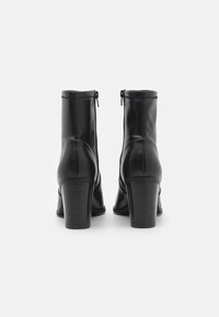 Call it Spring JOHANNAH B.E.D FOAM - Støvletter - black