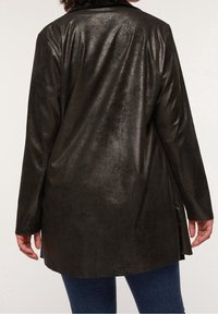 Fiorella Rubino Kort kappa / rock - black