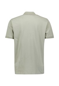 Korte mouwen poloshirt in licht olijfgroen katoen. Heeft een omgeslagen kraag en een gladde textuur, met een eenvoudig, strak ontwerp.