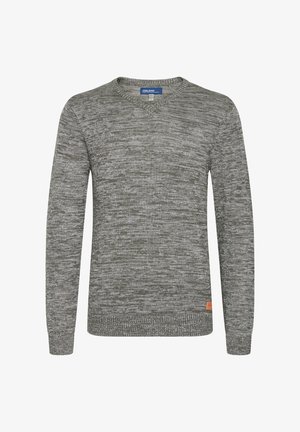 Sivý pletený sveter s okrúhlym výstrihom, dlhými rukávmi a textúrovaným vzorom. Obsahuje jemné logo na dolnej strane. Mäkka tkanina.
