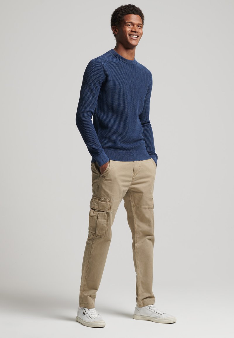 Herren Strickjacken | Superdry ACADEMY DYED TEXTURE Strickpullover washed dark storm navy/blau - BR97332 Herren Strickjacken | Superdry ACADEMY DYED TEXTURE Strickpullover washed dark storm navy/blau - BR97332