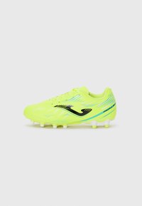 Scarpe da calcio giallo neon con accenti neri, design leggero, superficie texture, lacci e tacchetti bianchi stampati per aderenza.