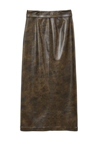 Jupe en cuir synthétique marron avec une silhouette droite, taille, et texture lisse, présentant des variations subtiles de couleur et de brillance.