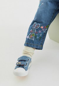 Next BEAR CHARACTER MOM JEANS - Karcsúsított farmerek - blue bunny
