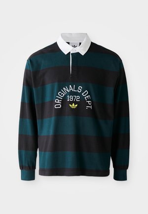 Hosszú ujjú rugby póló sötétzöld és fekete csíkokkal. Fehér gallérja és hímzett logója van, amelyen szerepel: "ORIGINALS DEPT. 1972."