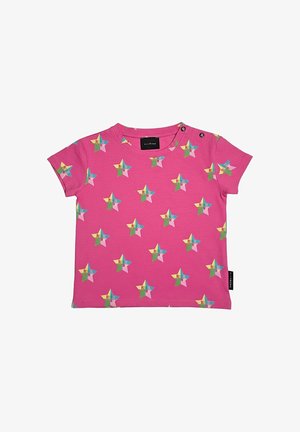 Maglietta rosa a maniche corte per bambini con motivi a stelle colorate con lettere, bottoni automatici sulla spalla e un'etichetta laterale nera.