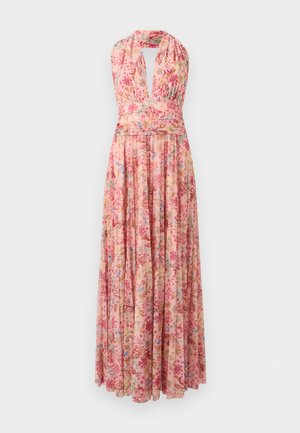 Robe longue rose à col licou avec un motif floral multicolore, taille cintrée, jupe plissée fluide, sans manches.